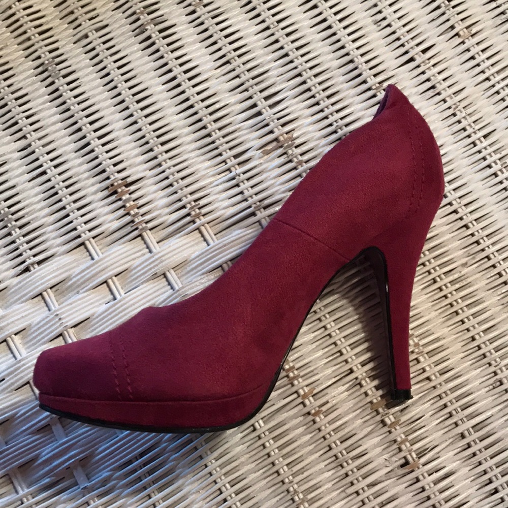 Pink/Maroon velvet heels